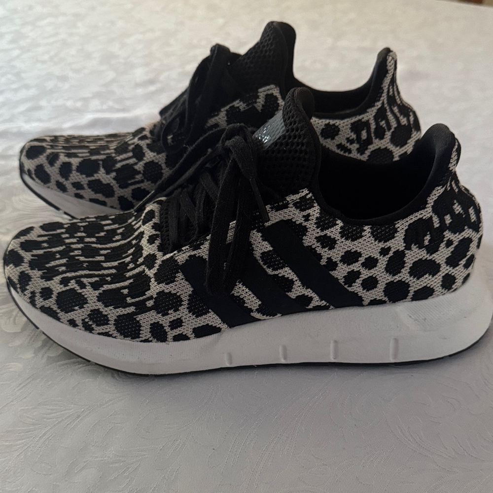 Adidas SWIFT RUN 1.0 Sneakers